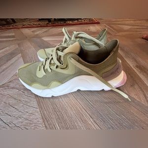 Sorel Women's Kinetic RNEGD Float Shoes